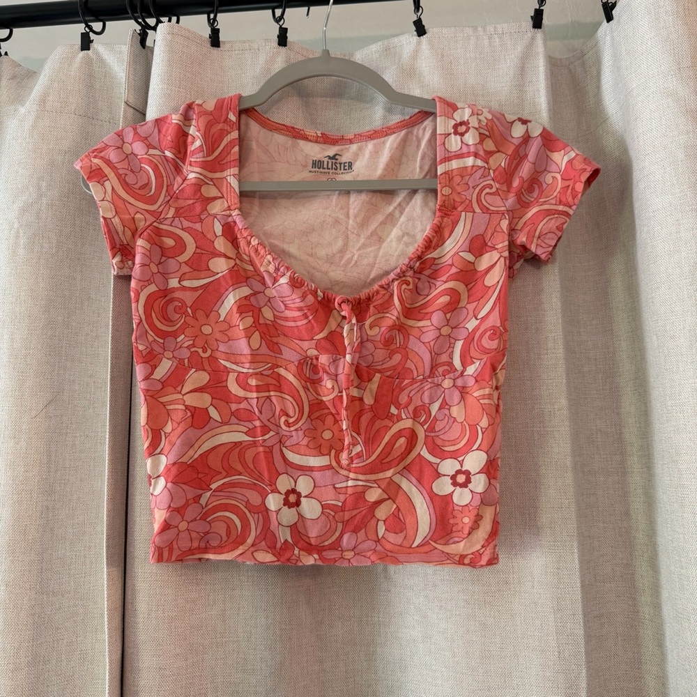 Hollister pink and orange floral 70s-style crop top